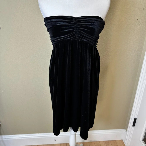 NWT OLD NAVY Stretch Velvet Strapless Mini Dress Size Small Ruched - Picture 2 of 13